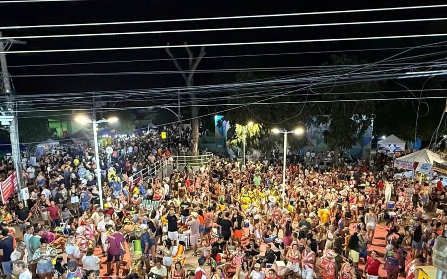 Lotou!!! segunda noite de Carnaval lota a praça Zacarias Mourão no Coxim folia 2026