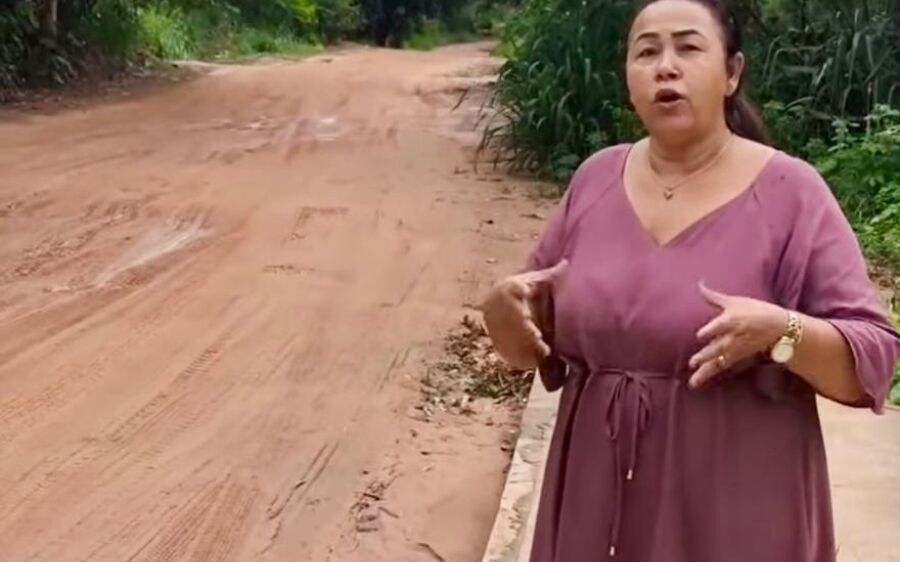 Vereadora Lúcia celebra assinatura da ordem de serviço para rua 11 de abril