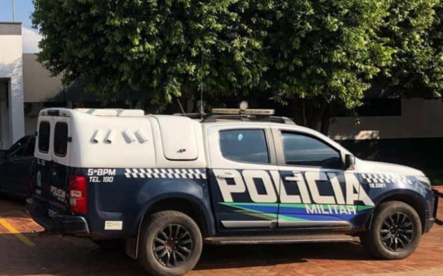Homem é detido após ser acusado de enforcar e agredir ex-companheira com capacete em Rio Verde
