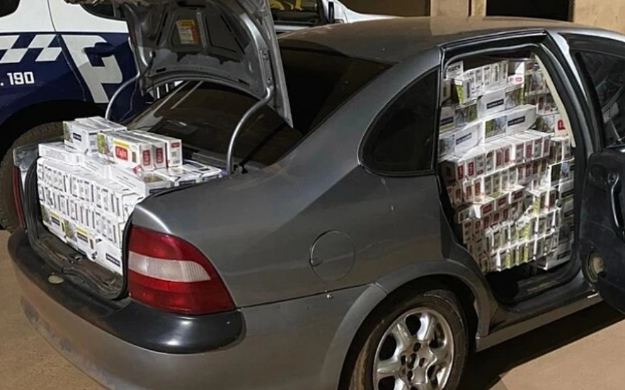 Perseguição termina com um preso e carro apreendido com cigarros contrabandeados
