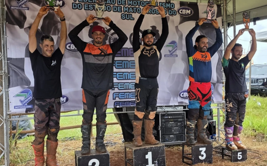 Pilotos de São Gabriel do Oeste sobem ao pódio na abertura do Estadual de Motocross em Cassilândia
