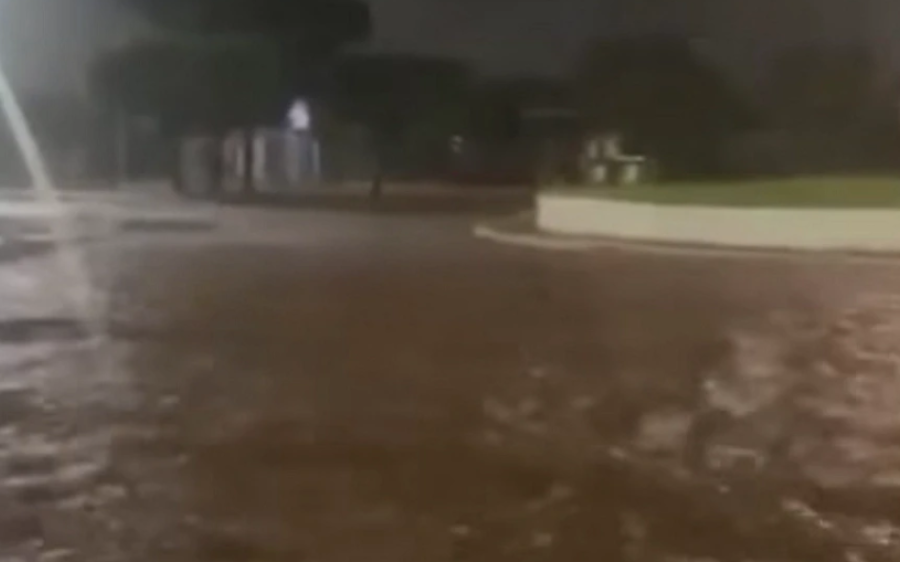 Chuva de 93 mm provoca alagamentos e transtornos em São Gabriel do Oeste na noite de segunda-feira
