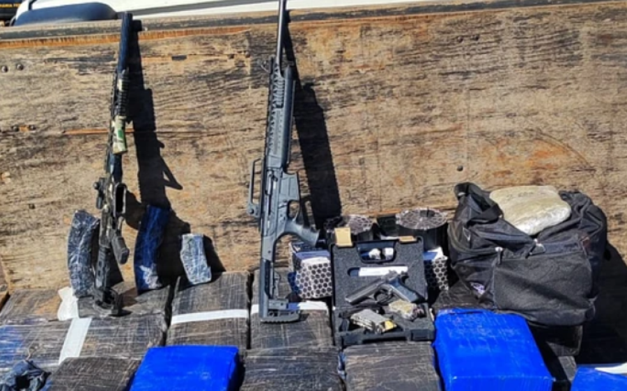 PRF apreende quase 3 toneladas de drogas e armas em caminhão na BR-163
