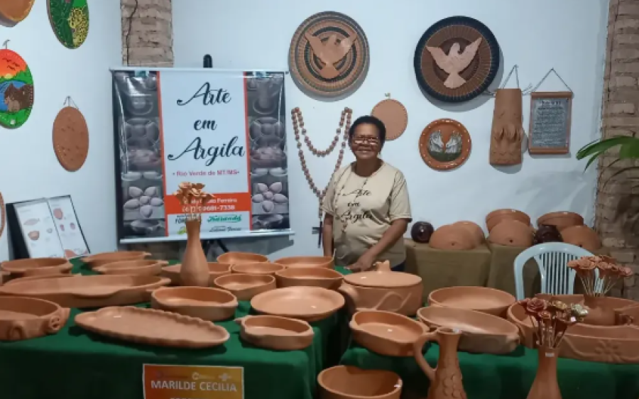 Artesã de Rio Verde é destaque na abertura da Feira Mãos que Criam durante Semana do Artesão