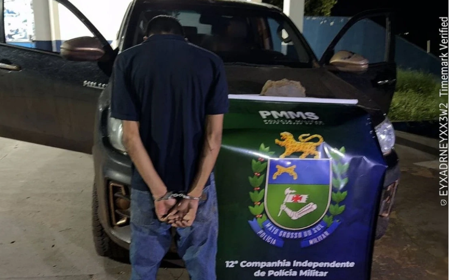 Motorista é preso após fugir e abandonar veículo adulterado em Rio Negro
