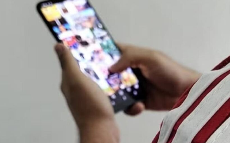 Mulher leva celular para conserto e descobre que técnico compartilhou vídeo íntimo