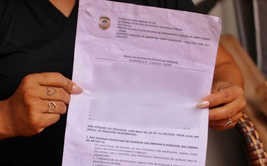 Brabão invade casa de EX rasga a medida protetiva e enfia na boca da vítima 