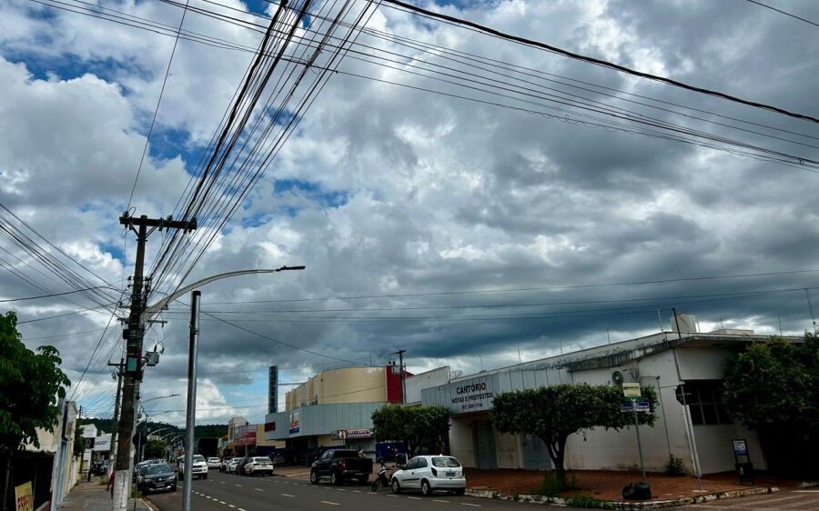 Calor e possibilidade de pancadas de chuva marcam a segunda-feira (16) em Coxim