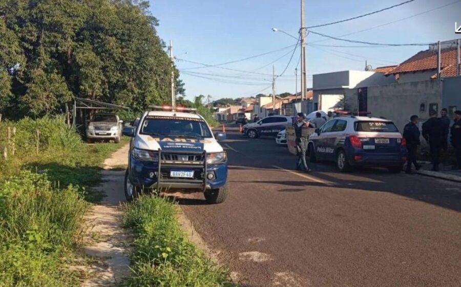  MADRUGADA DE GUERRA EM COXIM: TRÊS MORTOS, BASE CRIMINOSA DESCOBERTA E ARSENAL APREENDIDO          