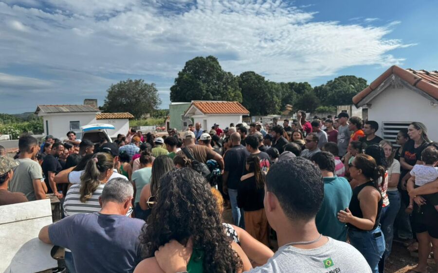 Fernando, menino doce e gentil, querido por professores e amigos, é enterrado em Coxim