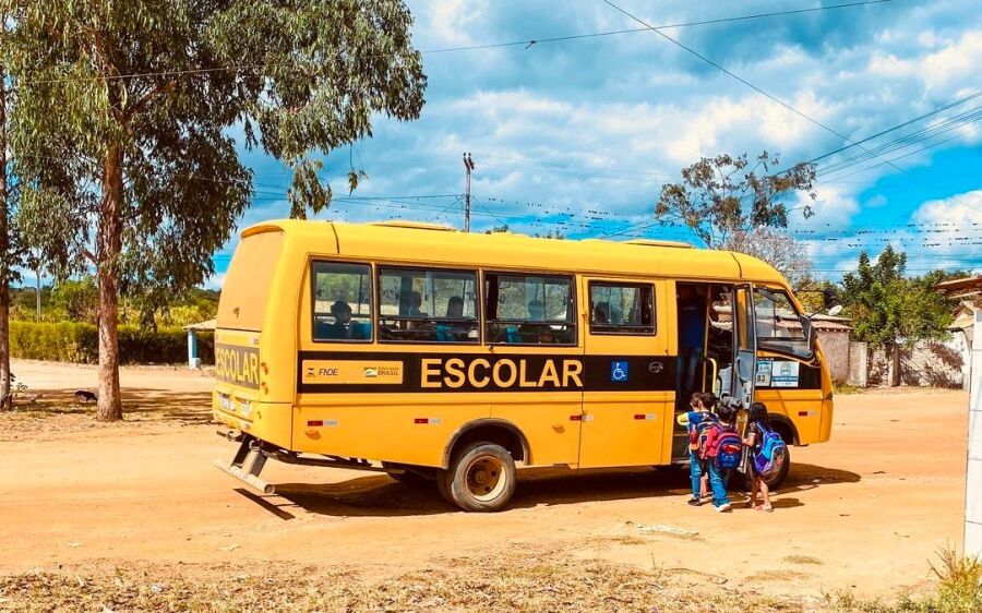 Nova lei em Coxim estabelece regras mais rígidas para motoristas do transporte escolar