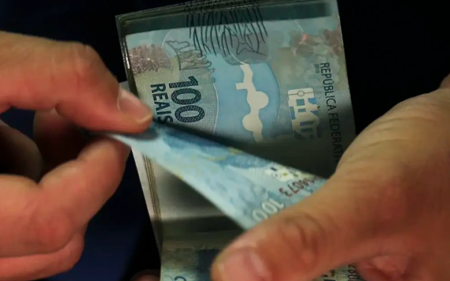 Pagamento do abono salarial para nascidos em maio e junho come&ccedil;a nesta sexta-feira
