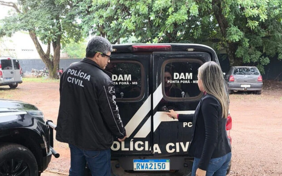 Homem é preso após invadir delegacia para intimidar vítima que denunciava ameaças

