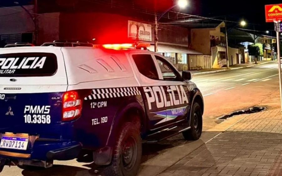 Dois homens são presos pela PM ao tentar arrancar fios de padrão de energia em Camapuã
