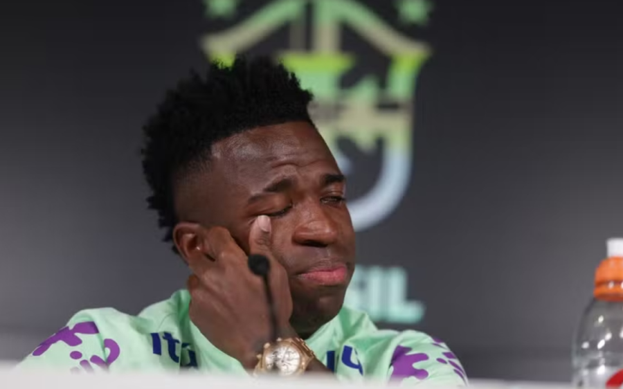 Vini Jr. sofre com fim de namoro e amigos apontam estado emocional do craque
