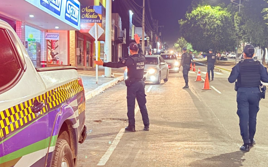 Polícia Militar realiza blitz com foco no combate ao roubo e furto de veículos em Coxim