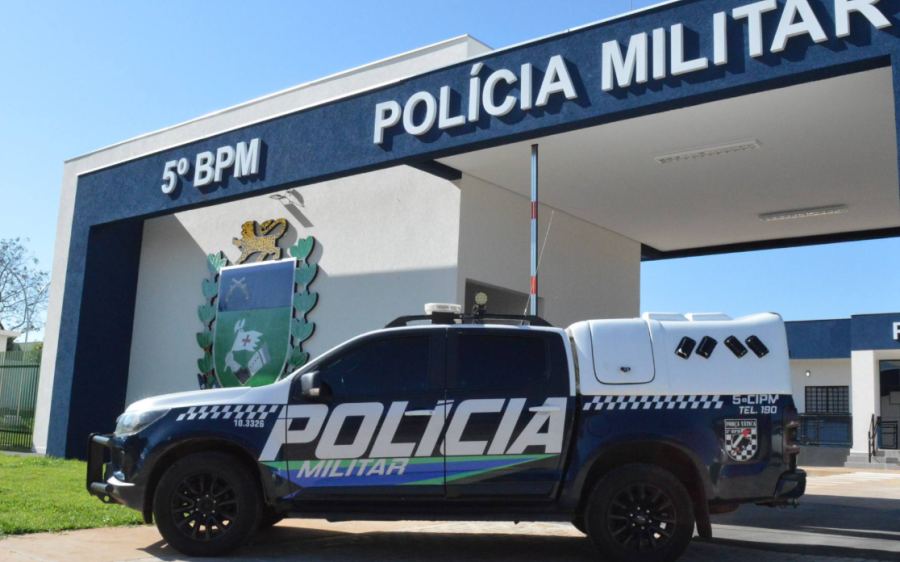 Polícia Militar cumpre mandado de prisão e prende homem por porte de droga em Coxim
