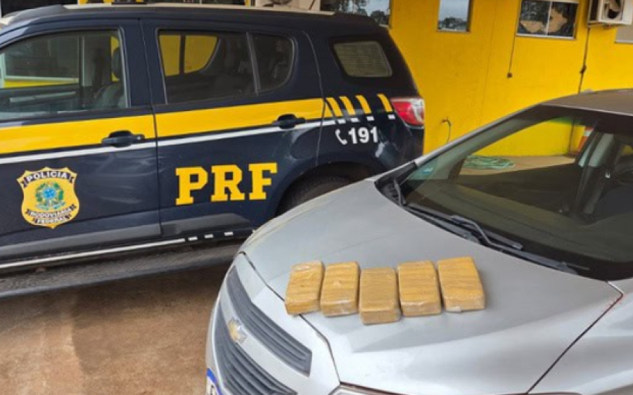 PRF apreende 5 kg de cocaína escondidos em banco de carro na BR-262 em Água Clara
