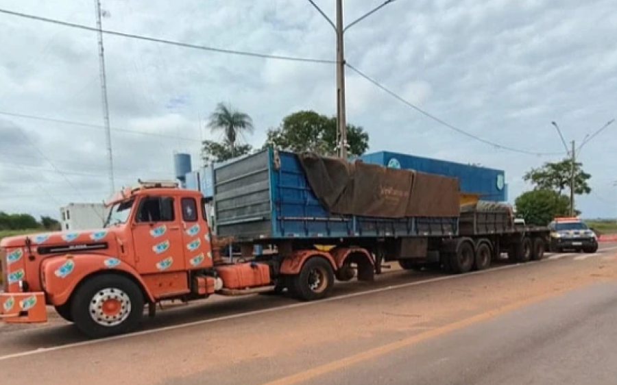 PRF apreende pneus importados escondidos em carga de usados durante abordagem na BR-262
