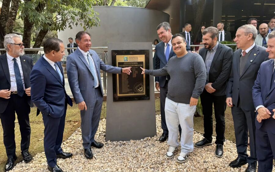 Assembleia de MS inaugura nova estrutura e homenageia trajet&oacute;ria pol&iacute;tica do Estado