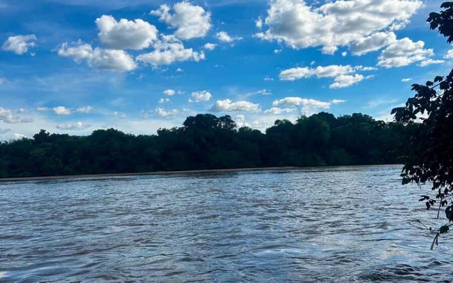 Domingo começa com tempo firme e calor em Coxim neste 3 de maio