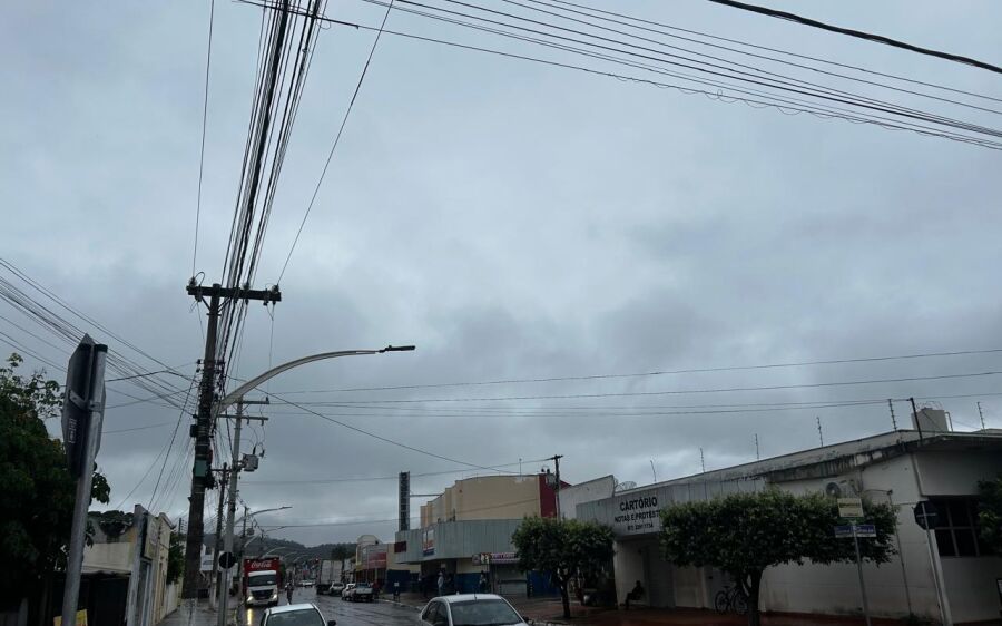 Frente fria derruba temperaturas e muda rotina dos moradores em Coxim nesta segunda-feira