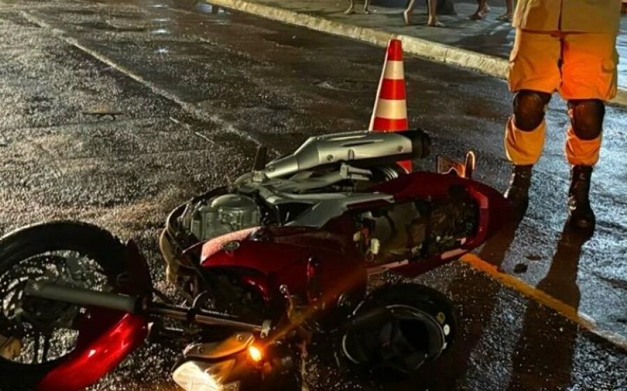 Homem fica ferido após acidente entre bicicleta elétrica e motocicleta em Coxim