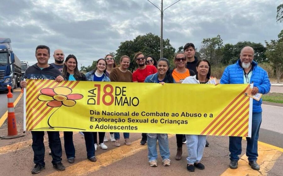 Maio Laranja realiza pedágio educativo na BR-163 em Coxim