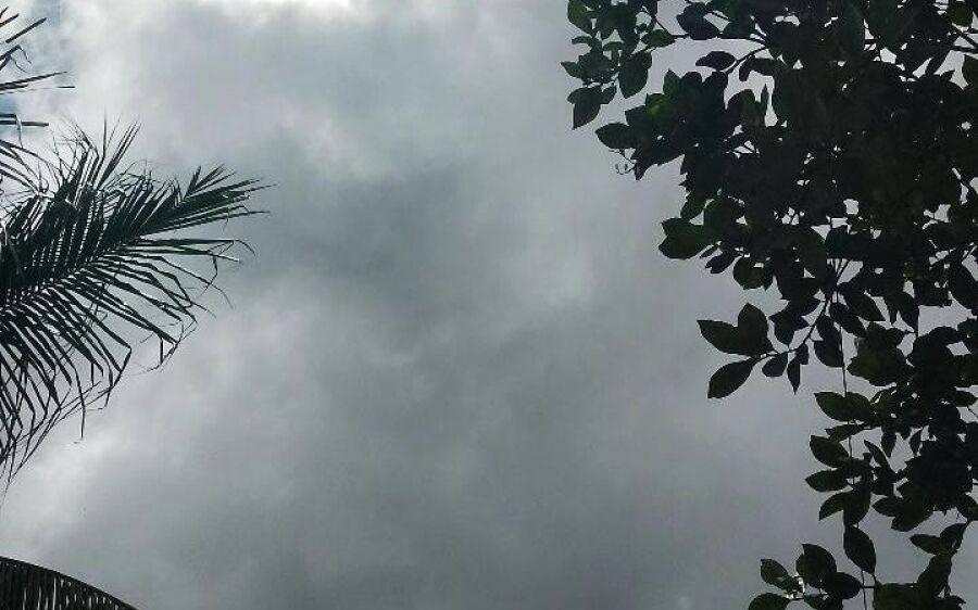 Coxim amanhece entre nuvens e calor promete marcar o sábado; chuva pode aparecer de forma isolada