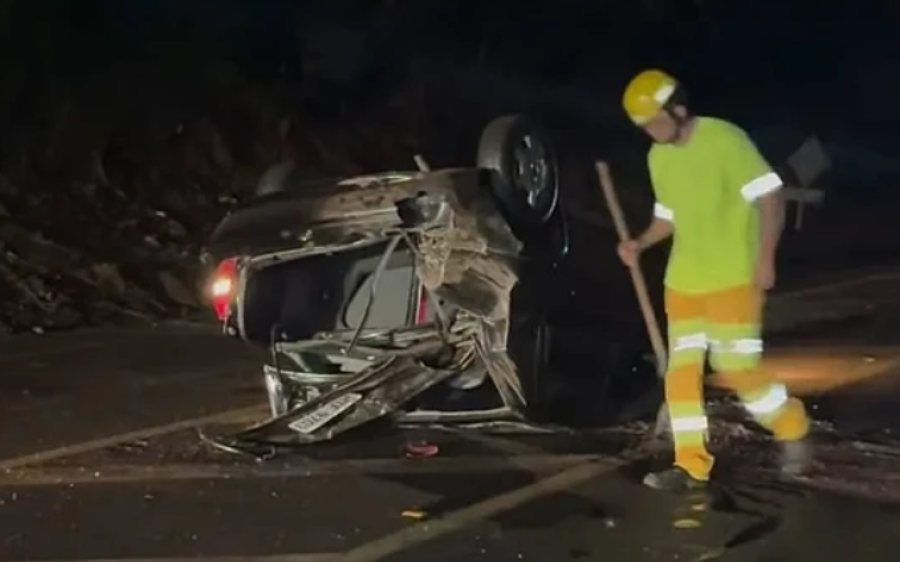 Motorista escapa sem ferimentos graves ap&oacute;s carro rec&eacute;m-comprado capotar na BR-163, em Rio Verde 