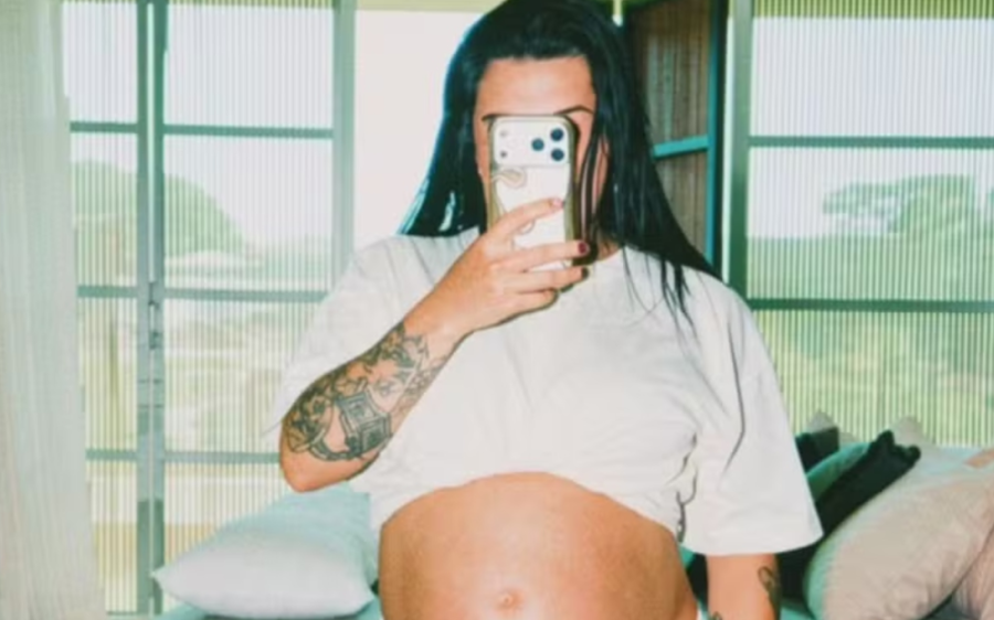 Lauana Prado exibe barrig&atilde;o e emociona com imagem do beb&ecirc;
