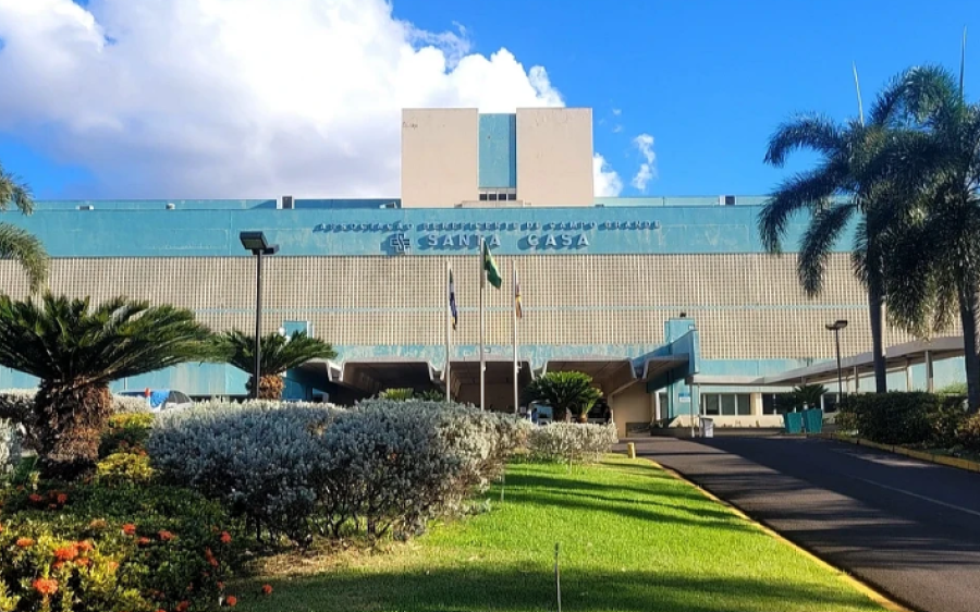 Bebê com fratura no fêmur é transferida para Santa Casa caso é investigado como suspeita maus-tratos