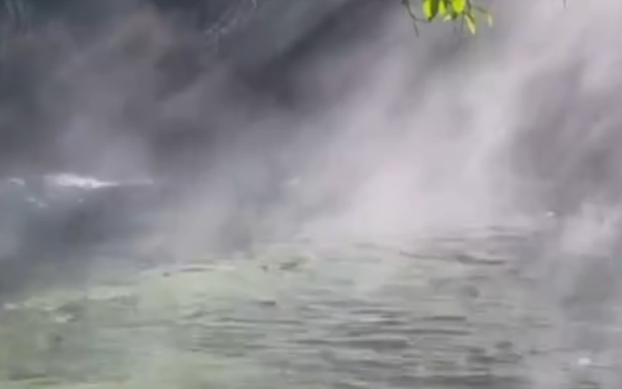 Rio de águas cristalinas parece 'soltar fumaça' em dia de frio com 10°C em MS