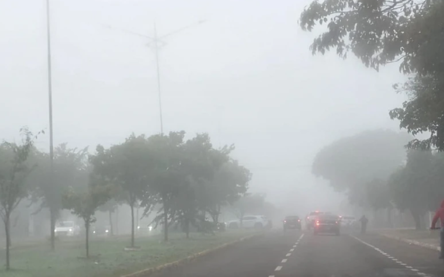 São Gabriel do Oeste amanhece sob forte neblina; sexta-feira terá sol entre nuvens e máxima de 25°C
