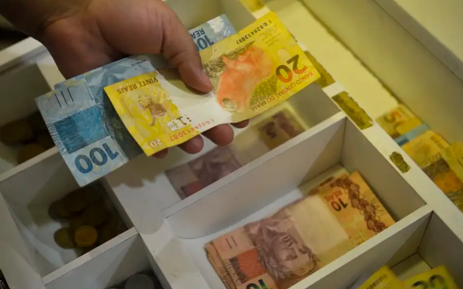 Caixa paga Bolsa Família a beneficiários com NIS final 8 nesta sexta-feira
