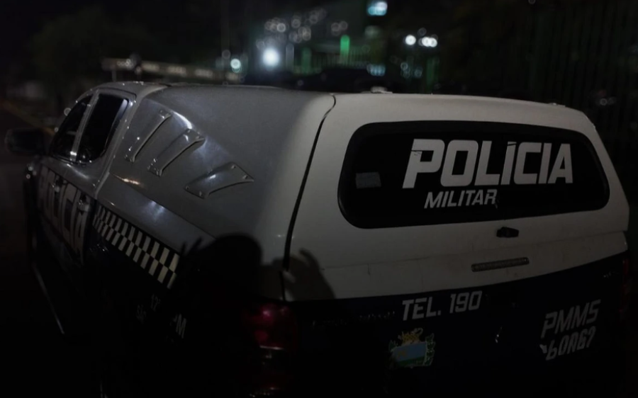 Flagrado em manobras perigosas, jovem é preso por embriaguez e porte de cocaína em São Gabriel
