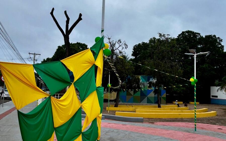 Praça Zacarias Mourão veste as cores do Brasil 