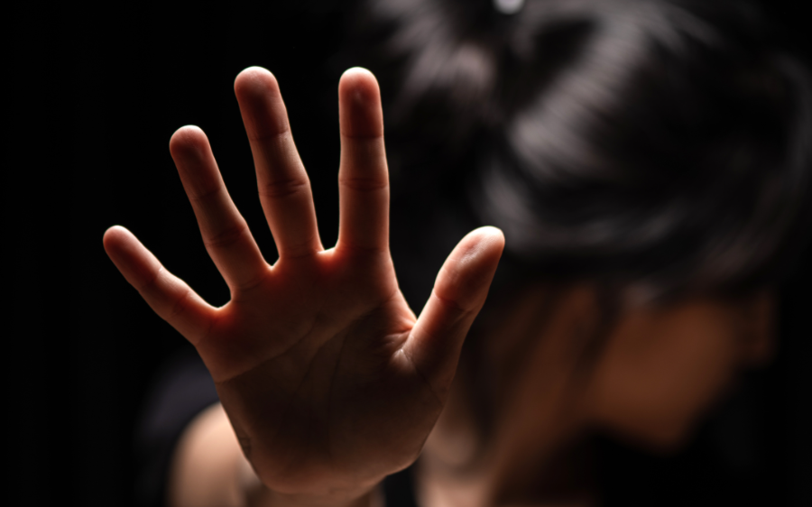 Padrasto espanca criança a mando da mãe e vítima acaba internada