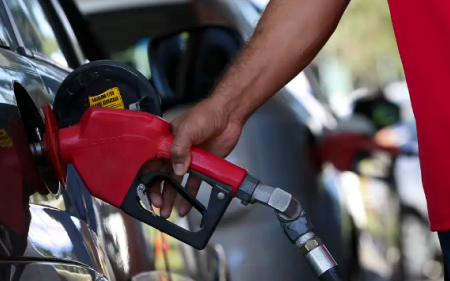 Governo adia reunião que pode aumentar etanol na gasolina para 32%