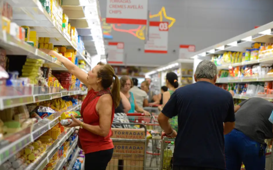 Cesta b&aacute;sica fica mais cara em 17 capitais brasileiras em junho
