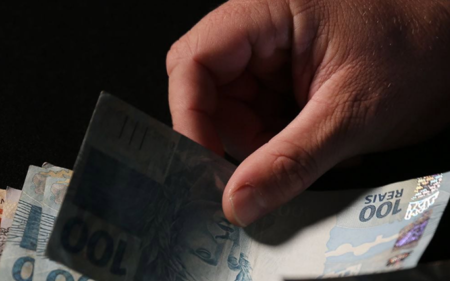 Trabalhadores nascidos em setembro e outubro recebem nesta quarta-feira o abono salarial de 2026

