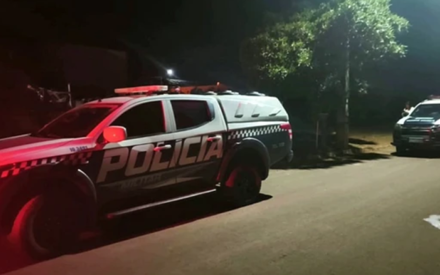 Criminosos invadem casa, matam homem a tiros e fogem de moto em Chapadão do Sul
