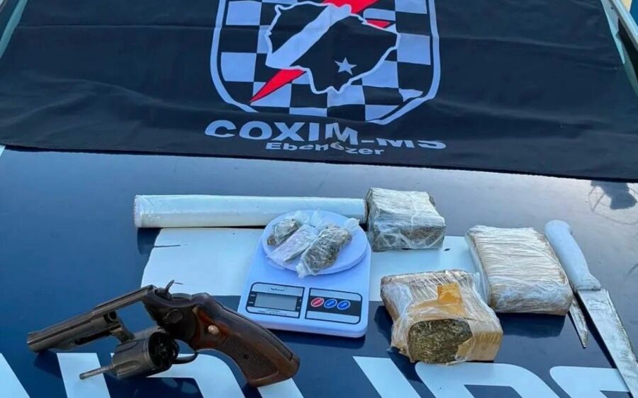 Suspeito é preso com arma de fogo, drogas e balança de precisão durante ação da Força Tática 