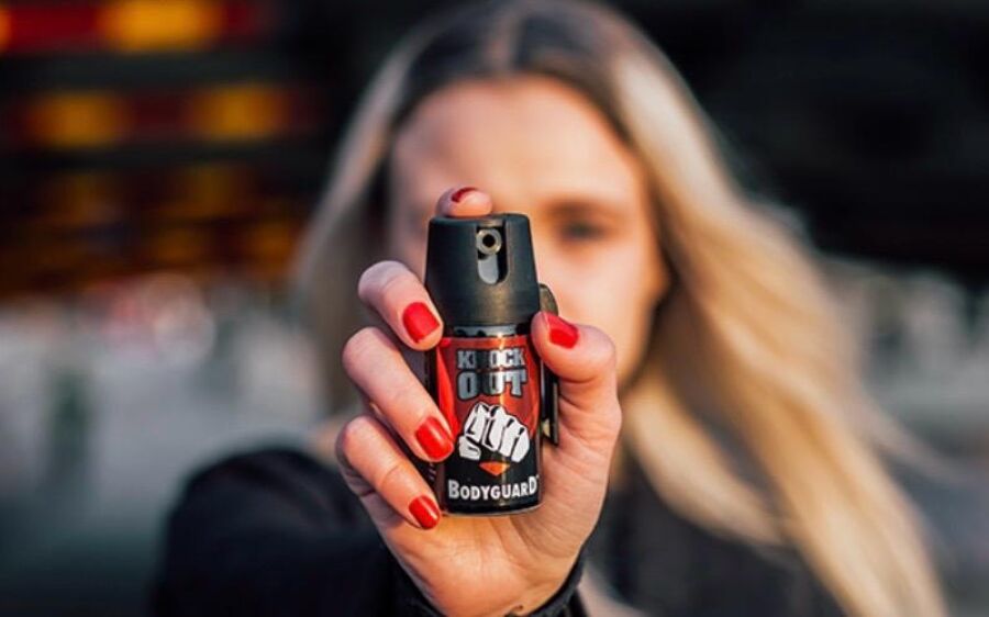 Mulheres maiores de 18 anos passam a poder comprar spray de pimenta para defesa pessoal