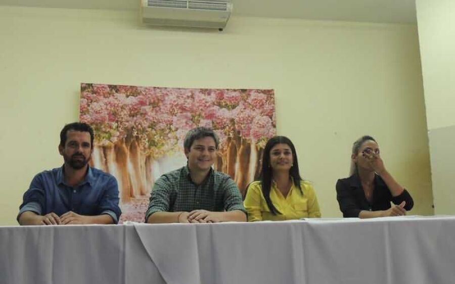 Rose Modesta cumpre agenda em Coxim