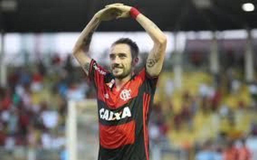 Cruzeiro paga US$ 1,8 milhão ao Flamengo e acerta com Mancuello por 3 anos