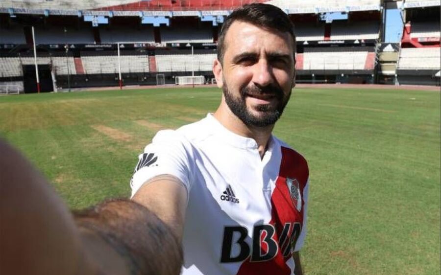 Torcida do River protesta, e Pratto tira número 12 de perfil em rede social