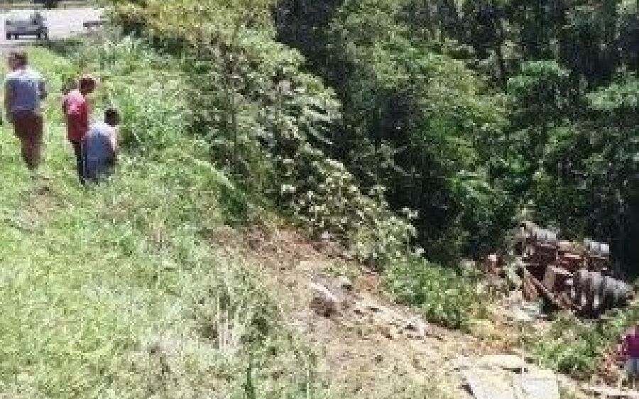 Casal e dois filhos moradores de MS  morrem em acidente no Paraná