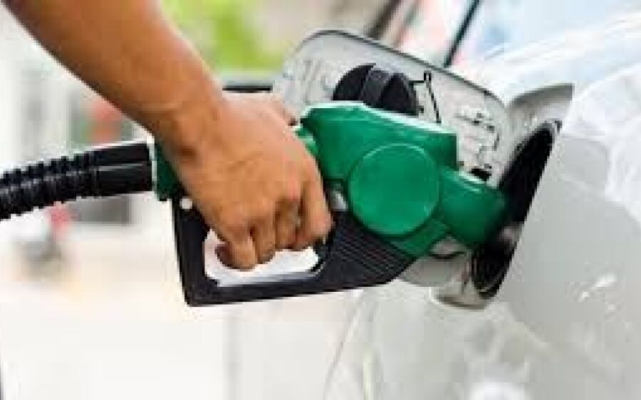 Com gasolina a 4,69, tanque cheio tem o mesmo valor de 12 Kg de carne