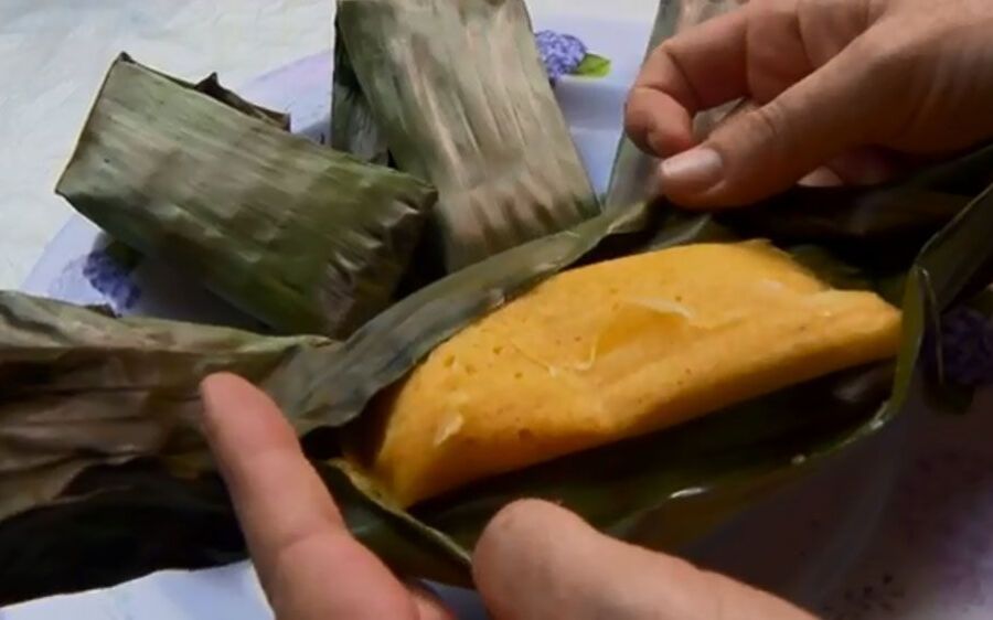 Bolinho de Fubá na Folha de Bananeira